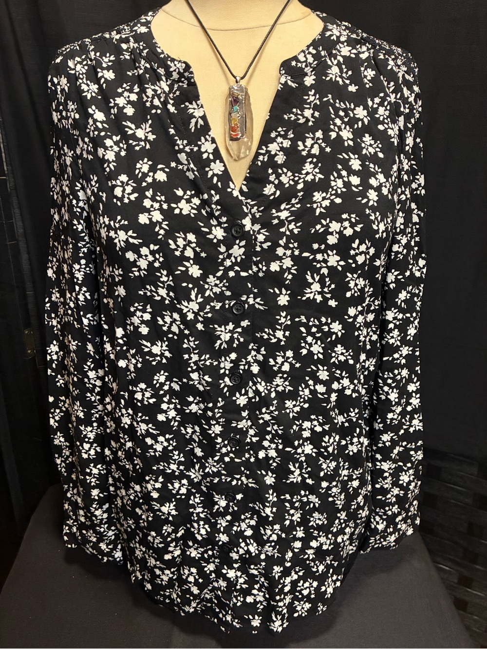 beachlunchlounge Black and White Floral Button-Front Blouse